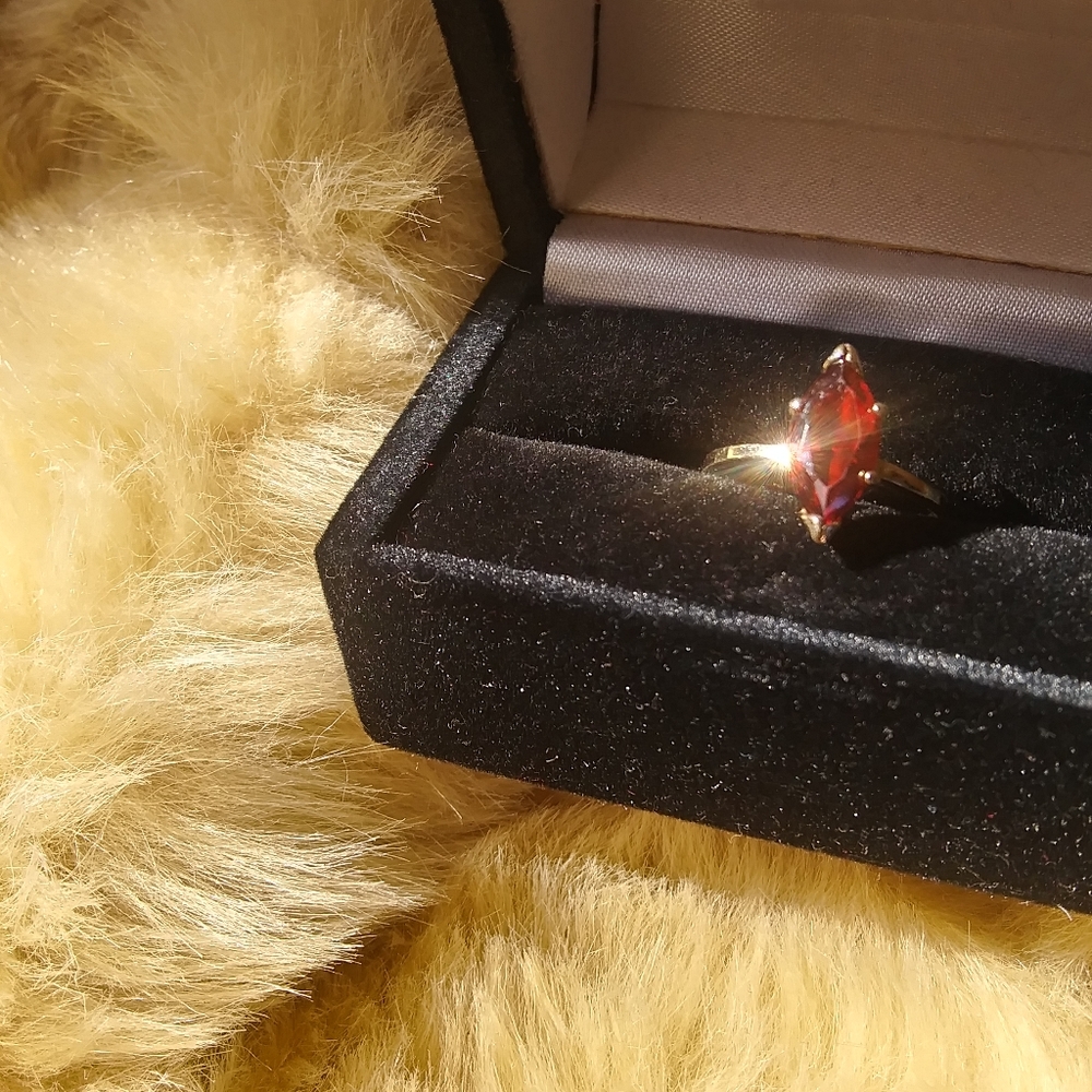 Vintage 14K SIMON SOBIE AND COMPANY Marquise Garnet GOLD Ring